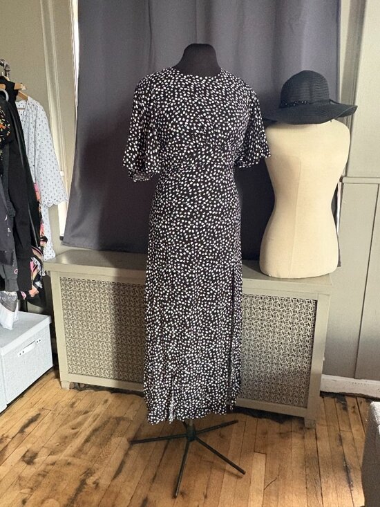 Topshop Dresses & Skirts - Topshop Austin Spot Print Midi Dress in Monochrome
